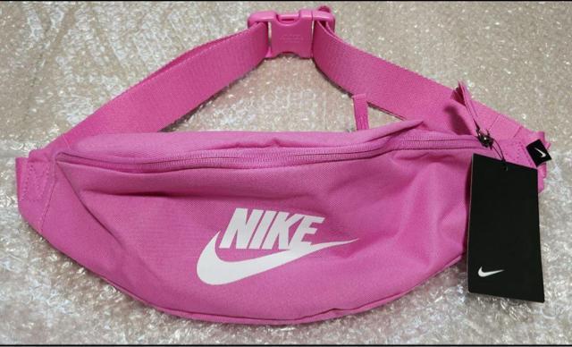 NIKE ピンク ボディバッグ ウエストポーチ NIKE ウエストバッグ < ブランド NIKE ピンク ボディバッグ ウエストポーチ NIKE ウエストバッグ < ブランドの