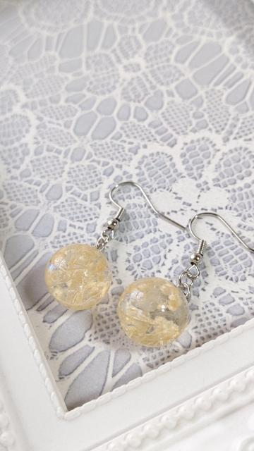 ピンクのかすみ草の球体レジンのピアス  ハンドメイド < 女性ファッション  ピンクのかすみ草の球体レジンのピアス  ハンドメイド < 女性ファッションの
