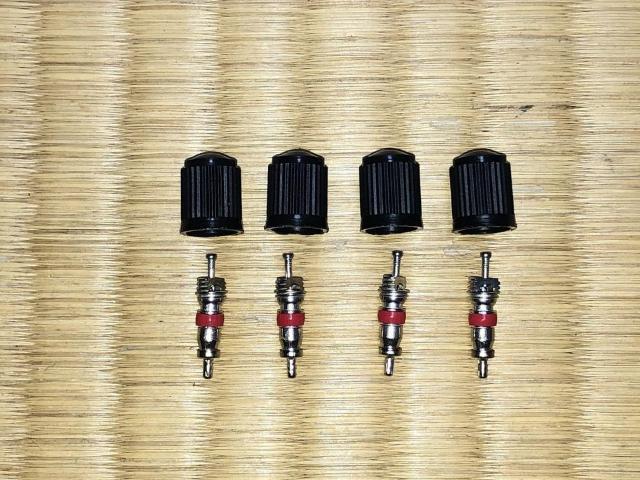 新品!バルブカバー4個、バルブコア4個セット < 自動車/バイク 新品!バルブカバー4個、バルブコア4個セット < 自動車/バイク