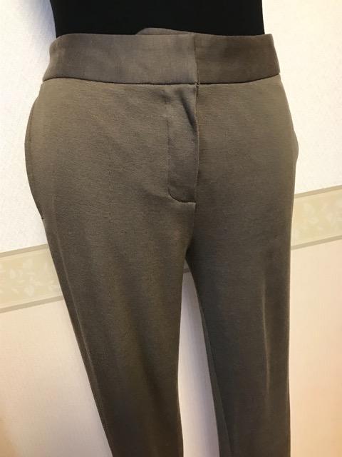 Qussio未使用タグ付き ストレッチパンツ カーキ < 女性ファッション  Qussio未使用タグ付き ストレッチパンツ カーキ < 女性ファッションの