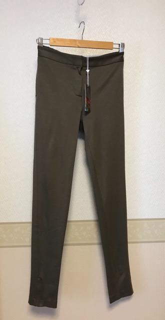 Qussio未使用タグ付き ストレッチパンツ カーキ < 女性ファッション  Qussio未使用タグ付き ストレッチパンツ カーキ < 女性ファッションの