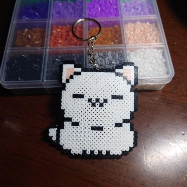 ハンドメイド☆アイロンビーズキーホルダー白猫☆ < ペット/手芸/園芸 ハンドメイド☆アイロンビーズキーホルダー白猫☆ < ペット/手芸/園芸の