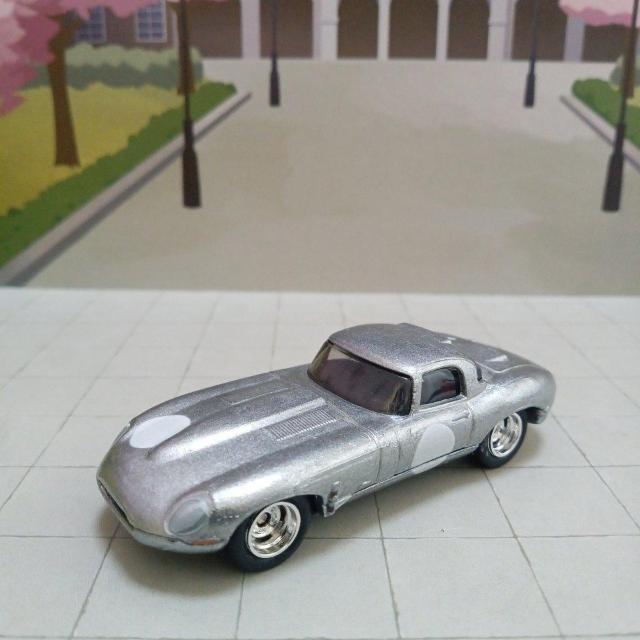 �W���K�[�E�~�j�J�[  �� �z�r�[�� 