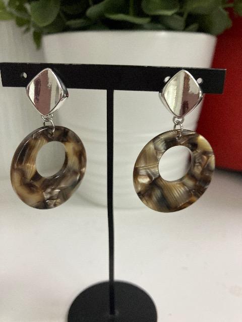 ハンドメイド アクリルフープを使用したイヤリング < 女性ファッション  ハンドメイド アクリルフープを使用したイヤリング  < 女性ファッションの