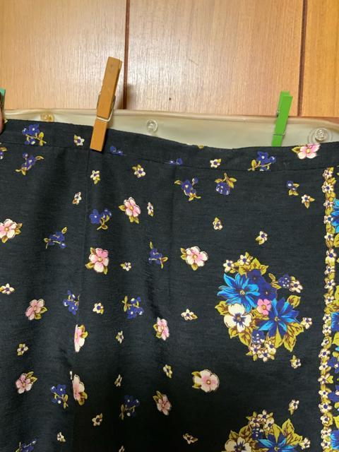 ※黒の花柄巻きスカート < 女性ファッション  ※黒の花柄巻きスカート < 女性ファッションの