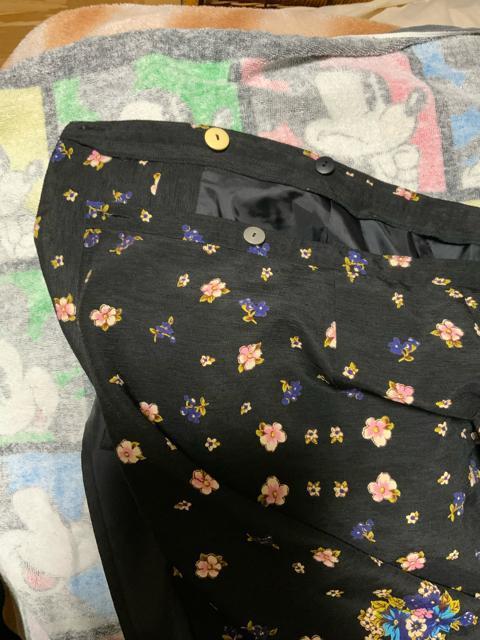 ※黒の花柄巻きスカート < 女性ファッション  ※黒の花柄巻きスカート < 女性ファッションの
