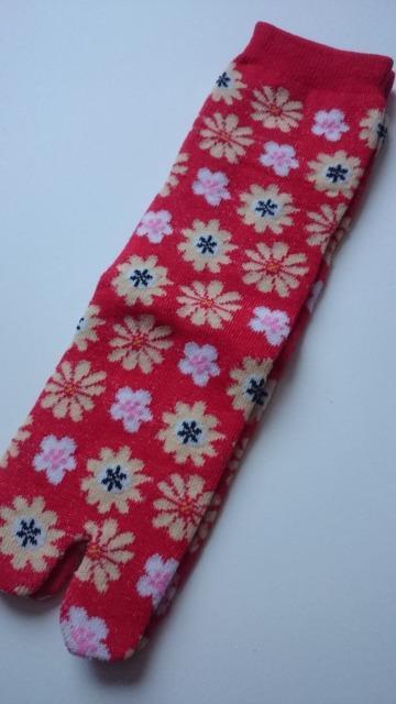 新品未使用☆足袋ソックス★カラフル花柄☆レッド系★ < 女性ファッション  新品未使用☆足袋ソックス★カラフル花柄☆レッド系★ < 女性ファッションの