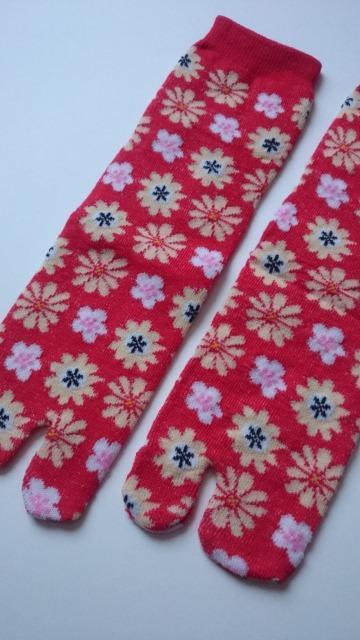 新品未使用☆足袋ソックス★カラフル花柄☆レッド系★ < 女性ファッション  新品未使用☆足袋ソックス★カラフル花柄☆レッド系★ < 女性ファッションの