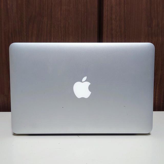 Apple MacBook Air Corei5 4GB SSD256GB Wi-Fi WebJ OS Catalina  PC{/Ӌ@ 