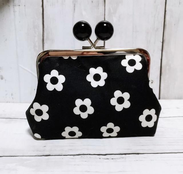 デイジー 花柄 黒 あめ玉 角型がま口 親子がま口 お財布ポーチ < 女性ファッション デイジー 花柄 黒 あめ玉 角型がま口 親子がま口 お財布ポーチ < 女性ファッションの
