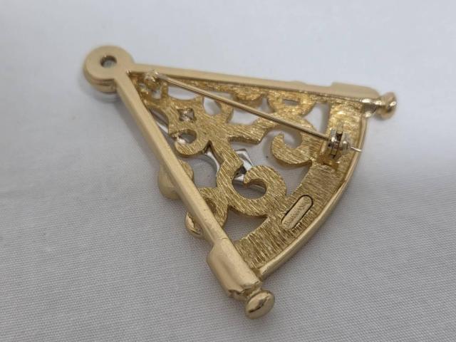 正規良 希少 バーバリー ヴィンテージ ライトストーン×ロゴ文字 スイングブローチ金 ゴールド 可動式針 アンティーク時計モチーフ < ブランド 正規良 希少 バーバリー ヴィンテージ ライトストーン×ロゴ文字 スイングブローチ金 ゴールド 可動式針 アンティーク時計モチーフ < ブランドの