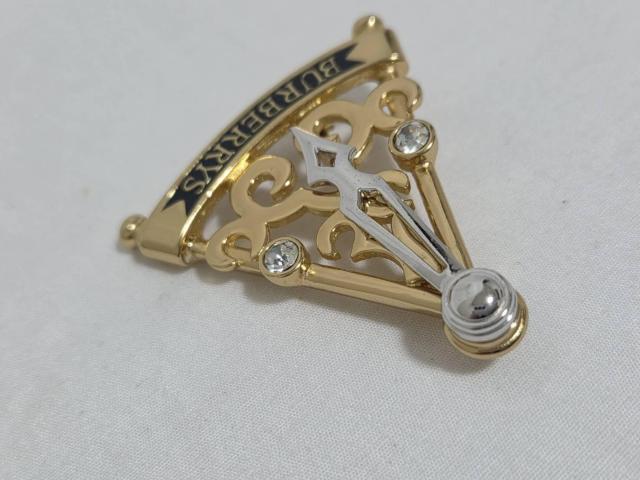 正規良 希少 バーバリー ヴィンテージ ライトストーン×ロゴ文字 スイングブローチ金 ゴールド 可動式針 アンティーク時計モチーフ < ブランド 正規良 希少 バーバリー ヴィンテージ ライトストーン×ロゴ文字 スイングブローチ金 ゴールド 可動式針 アンティーク時計モチーフ < ブランドの