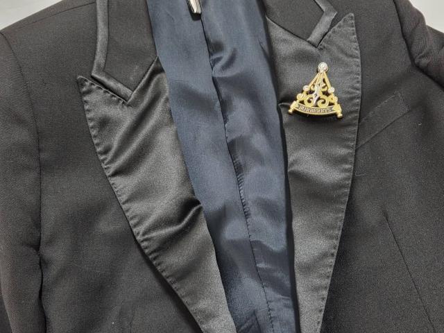 正規良 希少 バーバリー ヴィンテージ ライトストーン×ロゴ文字 スイングブローチ金 ゴールド 可動式針 アンティーク時計モチーフ < ブランド 正規良 希少 バーバリー ヴィンテージ ライトストーン×ロゴ文字 スイングブローチ金 ゴールド 可動式針 アンティーク時計モチーフ < ブランドの