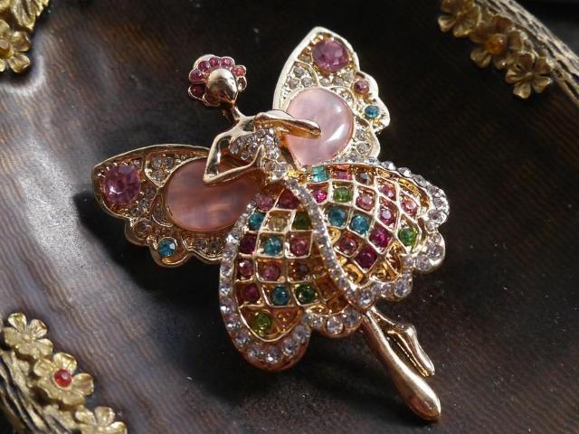 新品アンティーク調キラキラストーン バレリーナ ブローチ ペンダントトップにも 大きめ < 女性アクセサリー/時計  新品アンティーク調キラキラストーン バレリーナ ブローチ ペンダントトップにも 大きめ < 女性アクセサリー/時計の