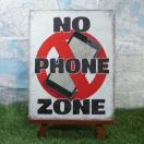 ViyuLŔzNo Phone Zone^gѓdbgp֎~@W