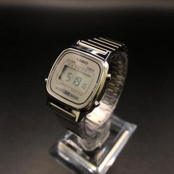 ���� CASIO �J�V�I �f�W�^���r���v LA670W