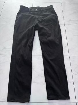 UNIQLO���j�N���X�L�j�[�p���c��M