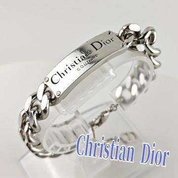Christian Dior �u���X���b�g