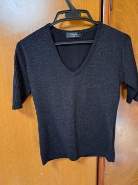 B袖が5分丈のトップス