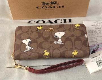 COACH �����z�@SNOOPY �V�O�l�`���[