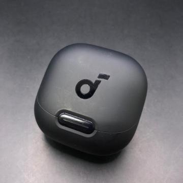 ���� soundcore Liberty 4 NC �[�d�P�[�X�̂� A3947