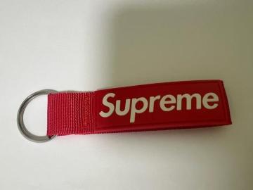 supreme�L�[�z���_�[
