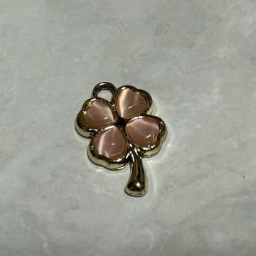 四葉のクローバー  アクセサリー制作用