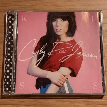 yCARLY RAE JEPSENzKISS