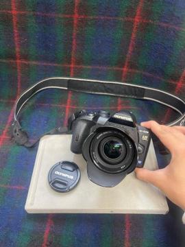 オリンパス デジタル一眼レフカメラ OLYMPUS E-520  デジタルカメラ 充電器付き レンズ付き