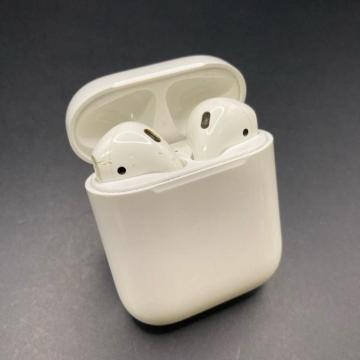  Apple  AirPods 񐢑