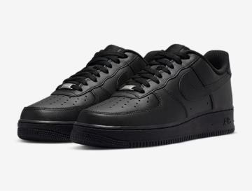 NIKE AIR FORCE 1 '07