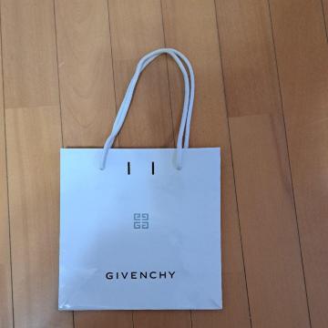 GIVENCHYWoV[̎