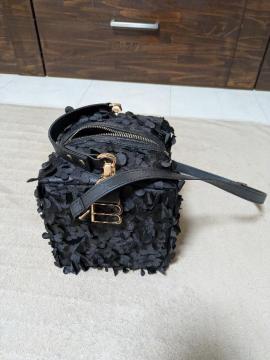 Bibiy ���@�V�����_�[�o�b�O�@��