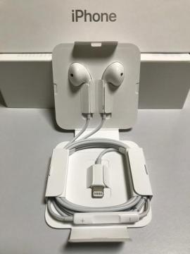 Apple����iPhone7�ȍ~�p�C���z��