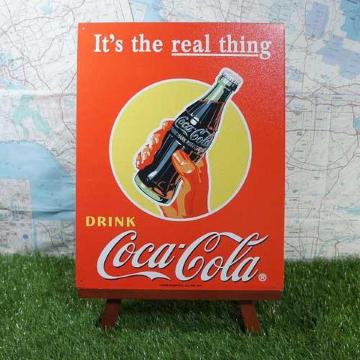 ViyuLŔzCoca-Cola^RJER[@Bottle in Hand