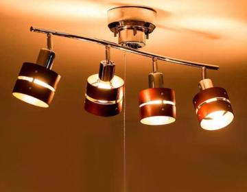 �V�[�����O���C�g�@�u���E�� 6�� 8�� �k�� 4�� �V��Ɩ� ���r���O �Q�� �X�|�b�g���C�g