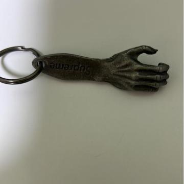 Supreme Hand Bottle Opener �L�[�z���_�[