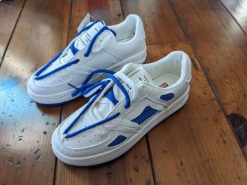 Vi 22.5cm fB[X Xj[J[ zCg u[ [Jbg C
