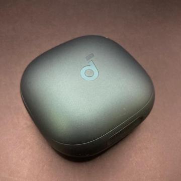 ���� Soundcore Liberty 4 Pro �[�d�P�[�X�̂� A3954