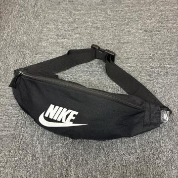���� NIKE �i�C�L �{�f�B�o�b�O �u���b�N DB0490-010