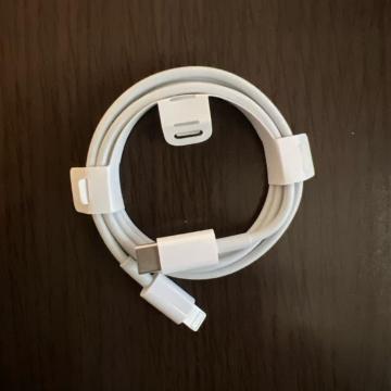 Apple���� USB-C - Lightning�P�[�u�� iPhone�[�d��