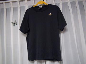 adidasのTシャツ(M)ブラック !。