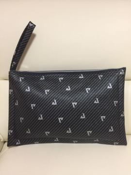 395.新品☆メンズクラッチバッグ☆黒×シルバー
