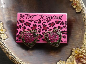 新品 ゴスロリ姫系 アンティーク調 かわいい薔薇柄ハートピアス  BETSEY JOHNSON