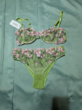 W1089  高級品特売    花柄グリーンのブラ&ショーツのセット   L