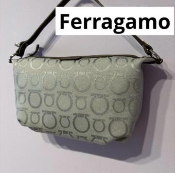 Ferragamo 【フェラガモ】 AU-22 6123 アクセサリーポーチ ミニバッグ ガンチーニ キャンバス ブラウン