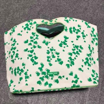 ySamantha Thavasa / T}T^oTz n[g nhobO