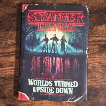�X�g�����W���[�E�V���O�X ���m�̐��E �ݒ�W�{ Stranger Things Worlds Turned Upside Down