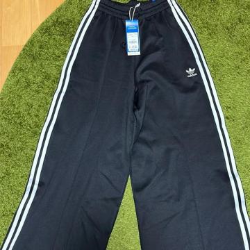 adidasワイドパンツL