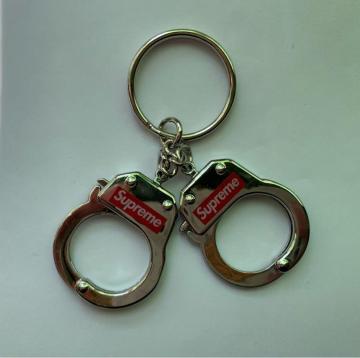 supreme�L�[�z���_�[